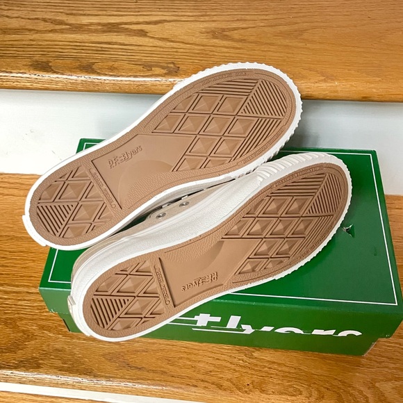 NIB P.F. Flyers Beige Canvas Sneakers - Picture 2 of 3